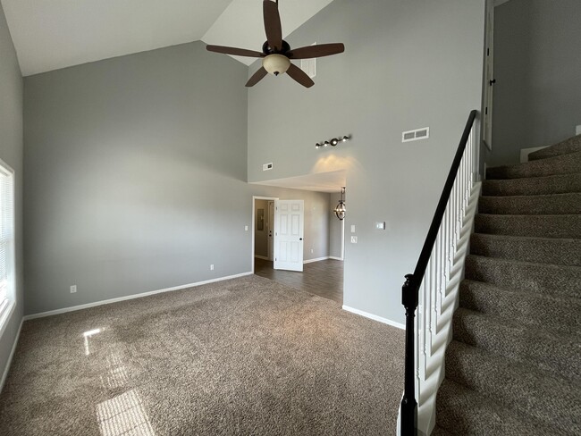 Building Photo - 1331 Middleneck Dr