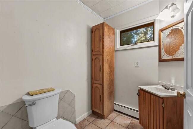 Building Photo - Well-Cared for historic beauty in private setting tucked in the Hill Section