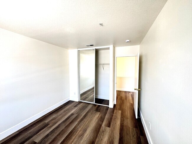 Building Photo - Beautiful 3 Bedrooms, 2.5 Baths Single Family Home with Golf Course Views For Lease