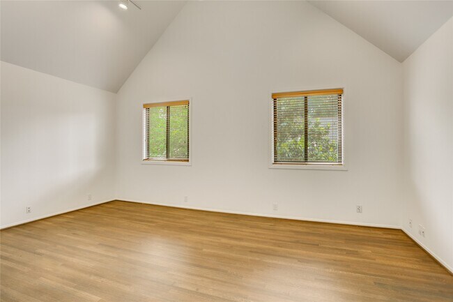 Building Photo - 2629 Wroxton Rd