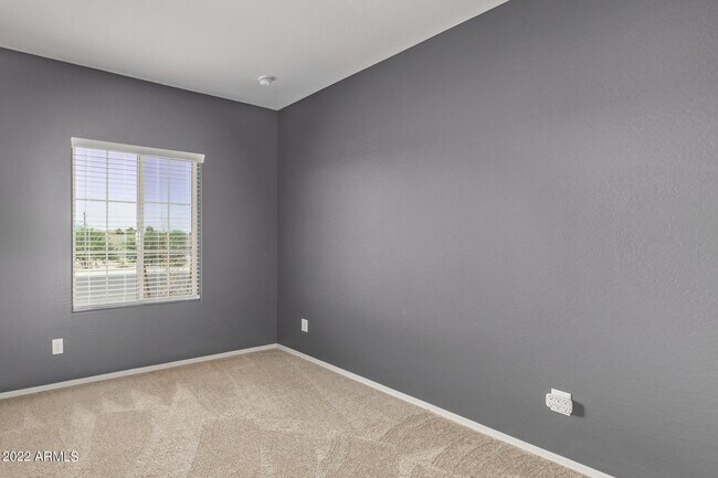 Building Photo - 43721 W Acacia Ave