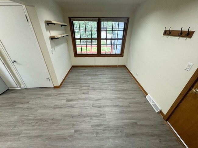 Building Photo - 306 S Owen Dr