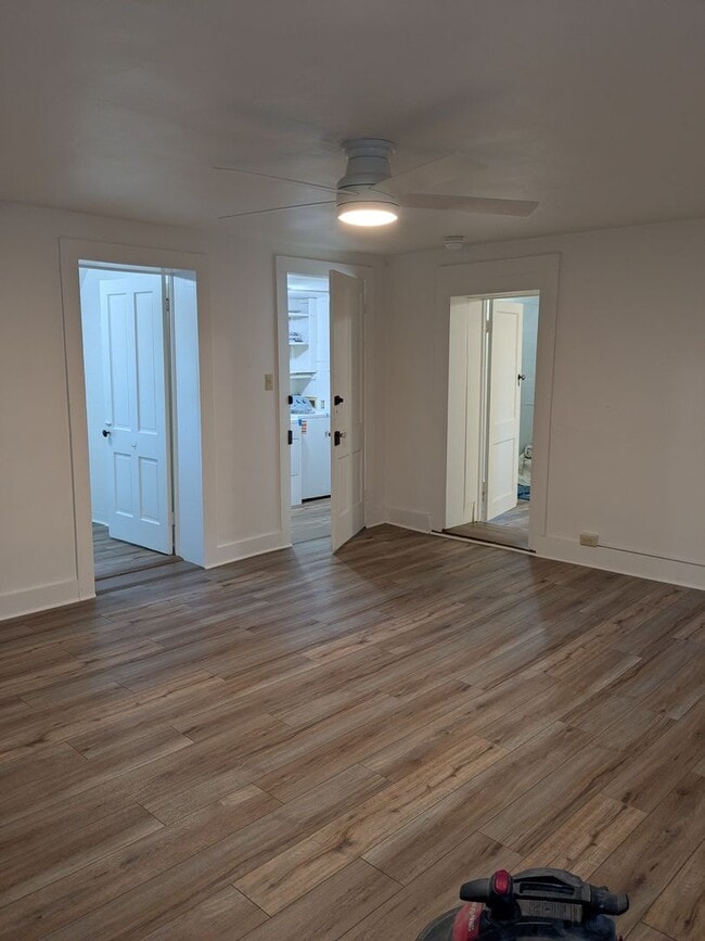 Building Photo - Renovated Farmhouse close to town