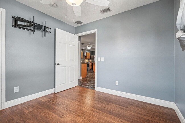Building Photo - 512 Dijon Dr