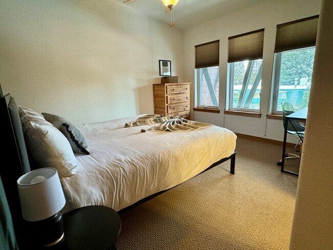 Building Photo - 76 Pinecone Trl