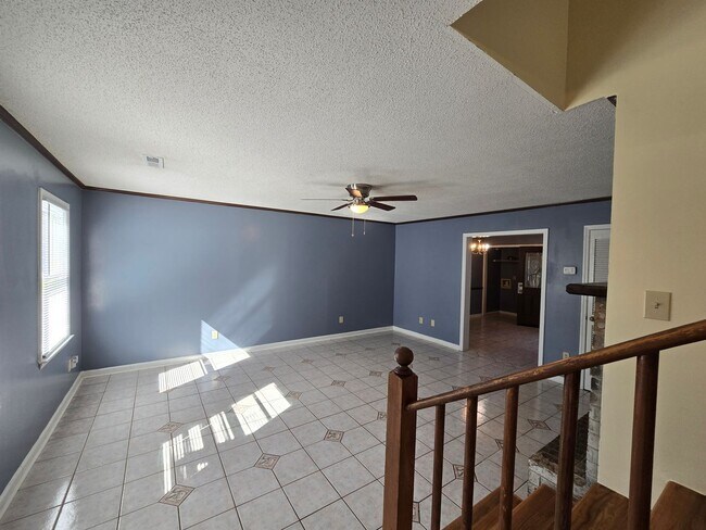 Building Photo - 2 Bedroom 2-1/2 Bathroom Townhouse Style Condo