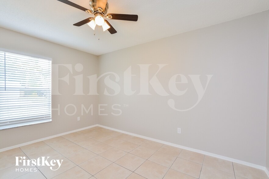 Building Photo - 2927 Arrendonda Dr