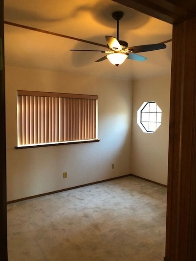 Building Photo - Spacious 4 bedroom 3 bath home in Folsom