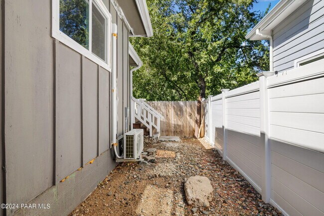 Building Photo - 306 S Virginia St