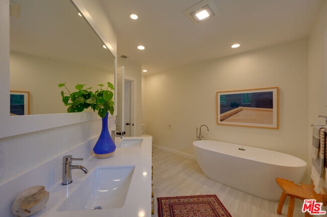 Building Photo - 3915 Coldwater Canyon Ave