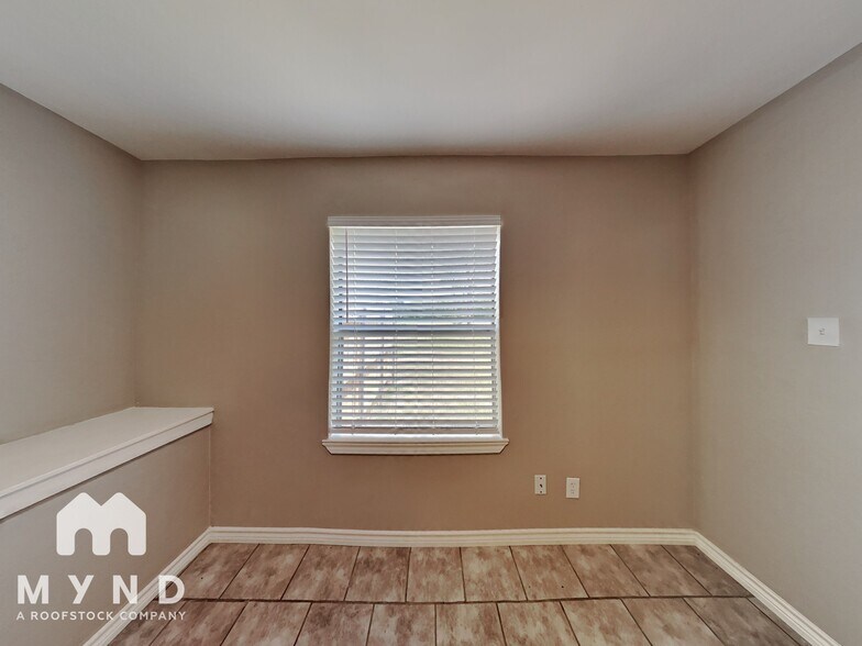 Building Photo - 1701 Cardinal Dr