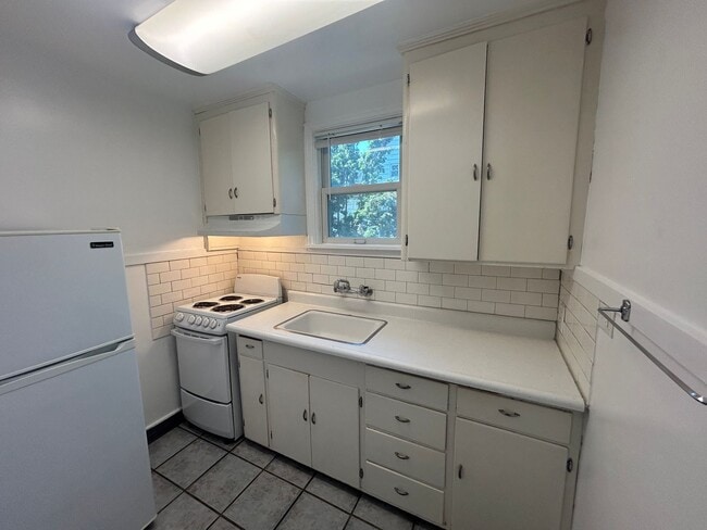 Interior Photo - 2005 West 2nd