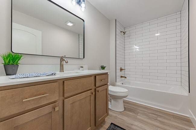 Building Photo - 911 Mayfair Dr