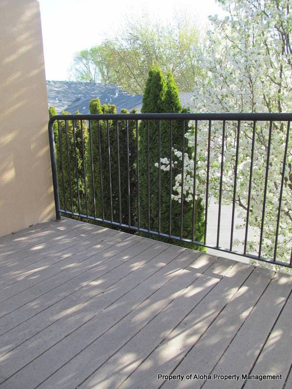 Building Photo - 1065 W Pine Ave