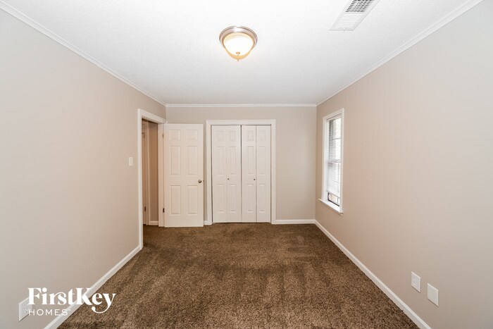 Building Photo - 8066 S Regis Pl