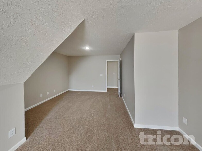 Building Photo - 129 Mary Joe Martin Dr