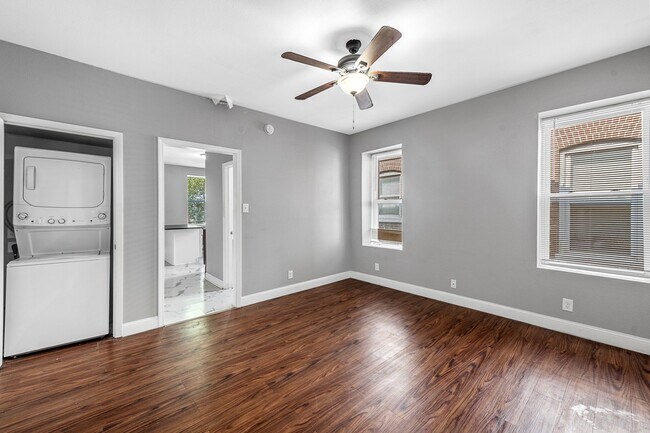 Building Photo - 4922-24 Wise