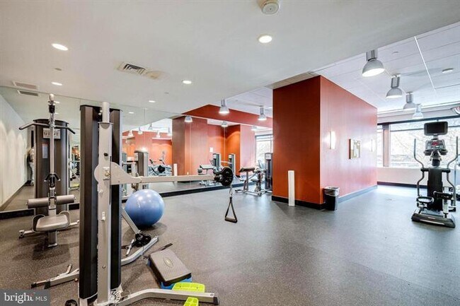 Building Photo - 155 Potomac Passage