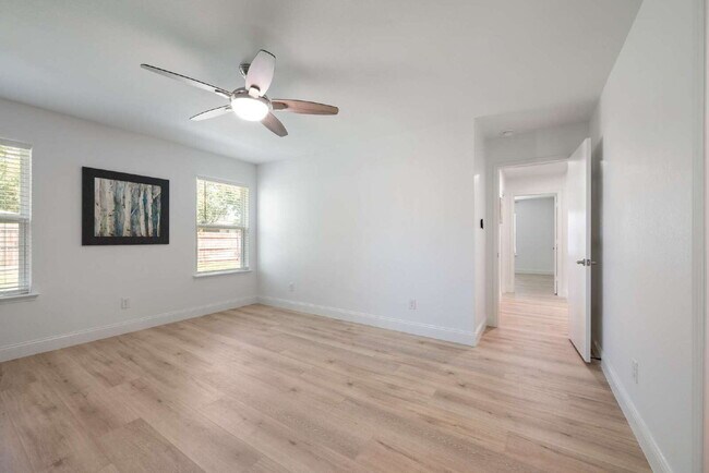 Building Photo - Charming Modern Home with Chef’s Kitchen & Spacious Outdoor Living