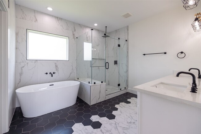 Building Photo - 1816 West St