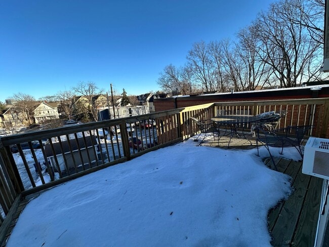 Building Photo - Updated 5-BR, 2-BA Apartment by the U of M Available!