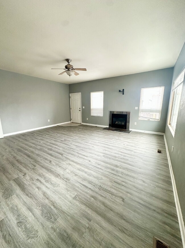 Building Photo - Charming Townhouse for Rent in Cheyenne, WY