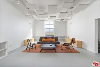 Building Photo - 558 Rose Ave