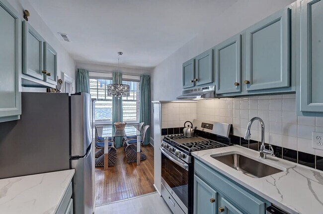 Building Photo - 518 Lamar Ave