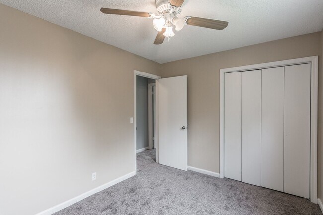Building Photo - 5216 Roxborough Dr
