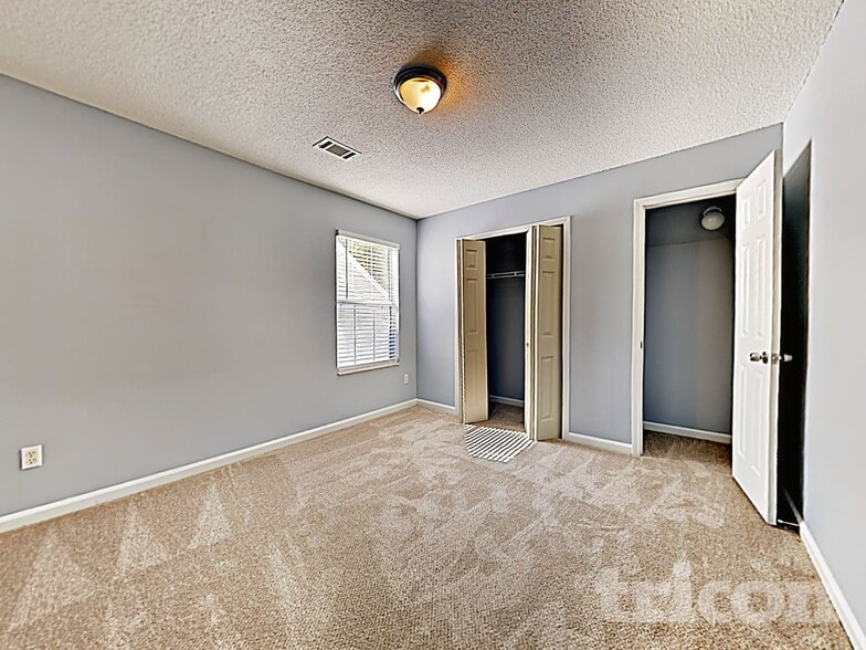 Building Photo - 416 Hillandale Park Dr