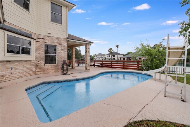 Building Photo - 7426 Lake Travis Dr