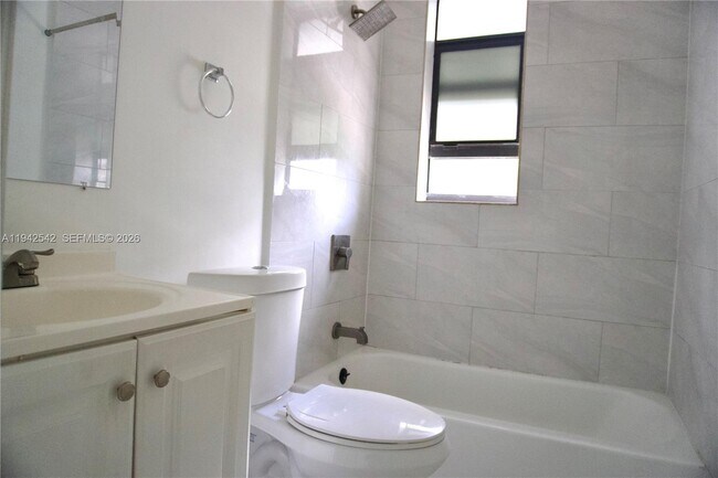 Building Photo - 337 SW 5th Ave