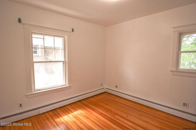 Building Photo - 558 Myrtle Ave