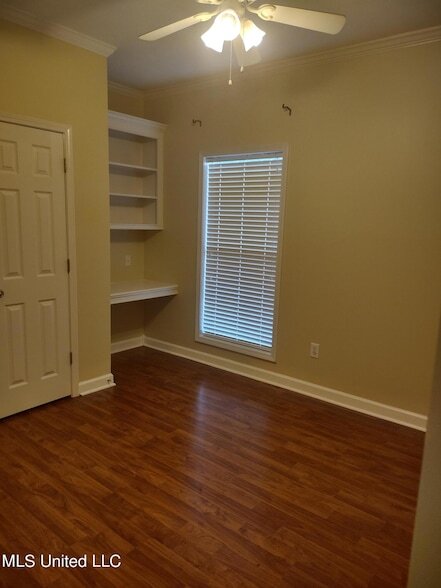 Building Photo - 902 Glen Cove