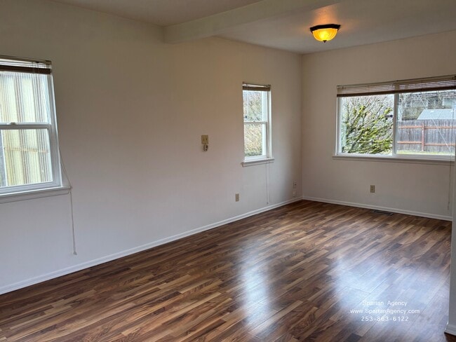 Building Photo - 1405 4th Ave NW