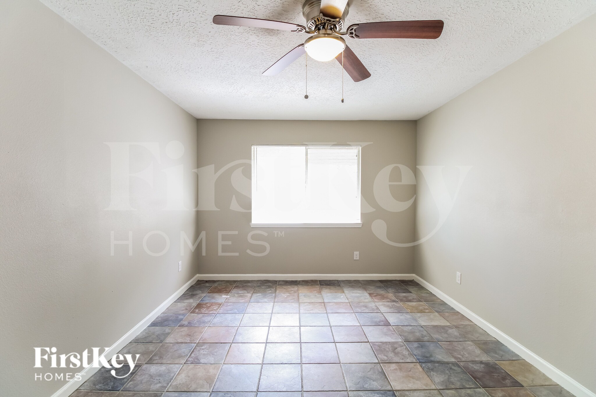 Building Photo - 4427 Ravine Dr