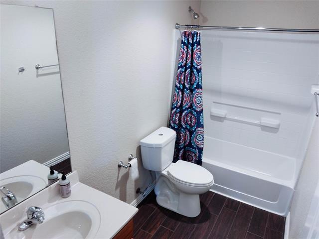 Building Photo - 5213 Mirror Lake Dr