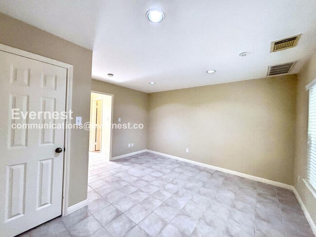 Building Photo - 2244 La Branch St