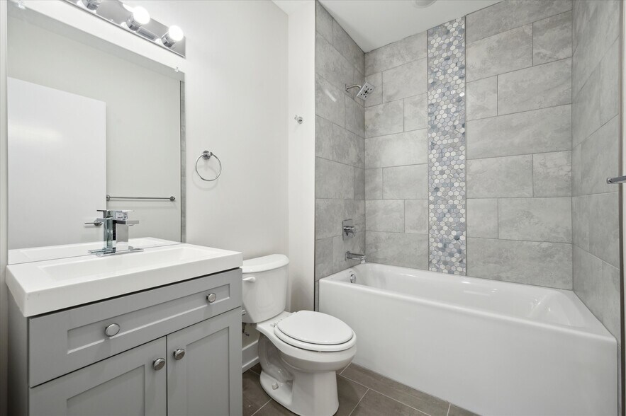 Building Photo - 701 N 40th St