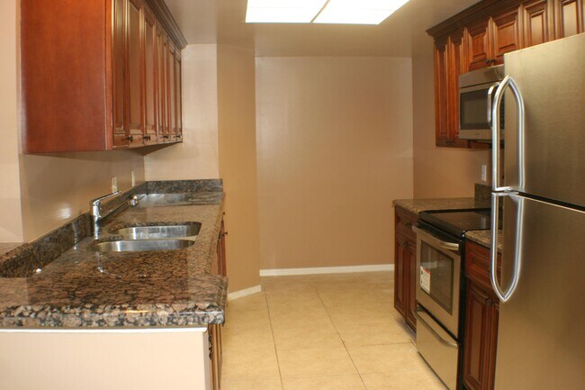 Building Photo - 4167 N Haverhill Rd