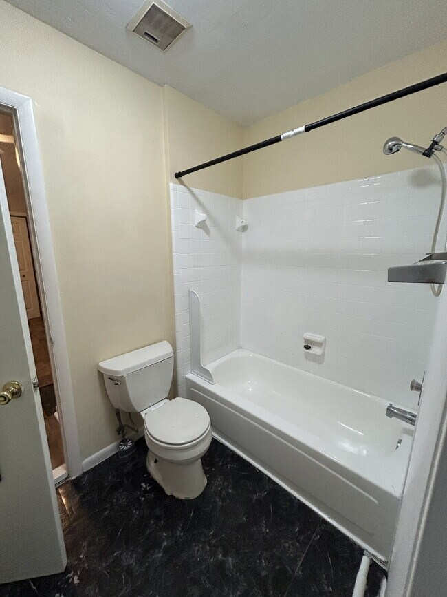 Building Photo - Spacious 2 bedroom townhouse with an additional loft located near TCC!