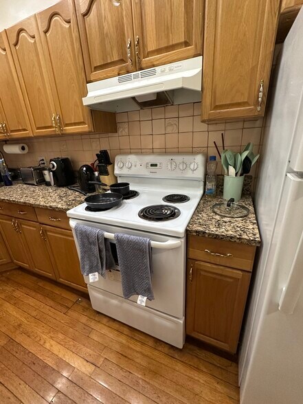 Building Photo - 52 Babcock St