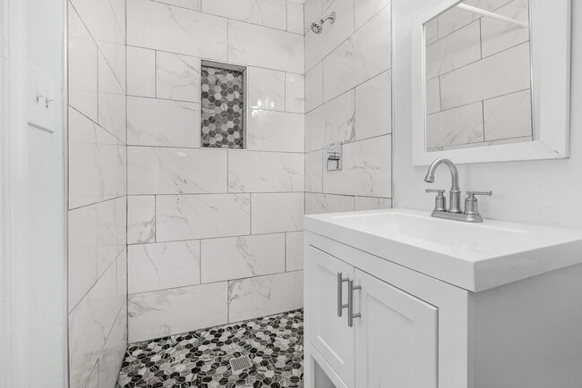 Building Photo - Beautifully Renovated 3 Bedroom 2.5 Bathroom Rental with study in McElderry Park VOUCHER Holders ...