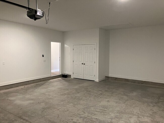 Building Photo - 3 Bedroom 2 Bathroom house located in Mill Creek Cove