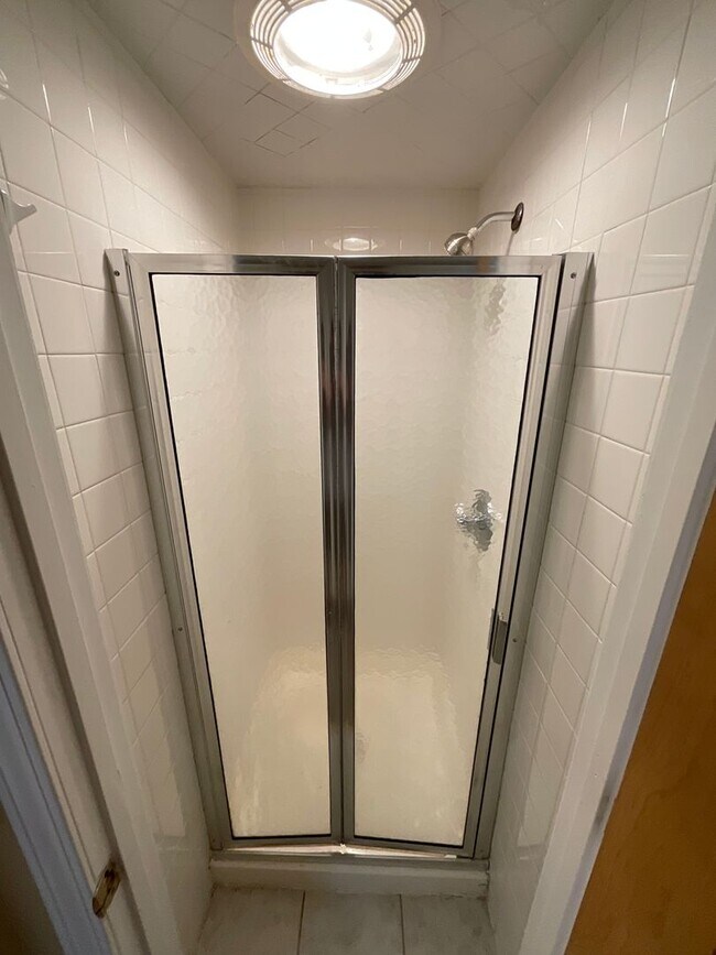 Building Photo - 4 BED HISTORIC BLOOMINGTON HOUSE!! *AVAILABLE AUGUST 2027*