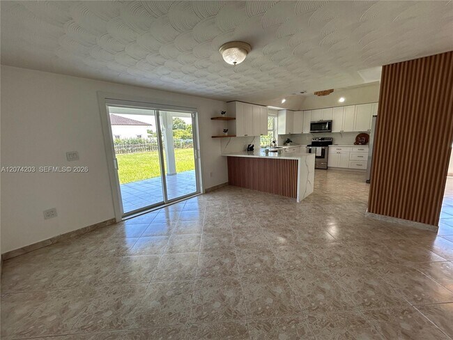 Building Photo - 6611 SW 99th Ave