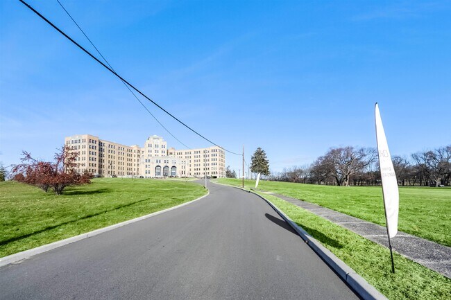 Building Photo - 520 Belleville Ave