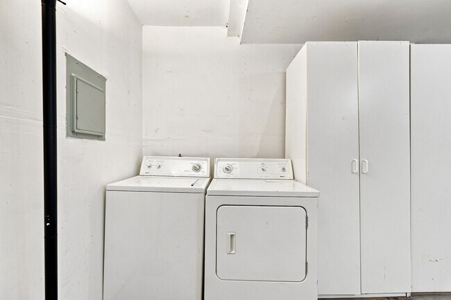 Building Photo - 320 Grapevine Pl