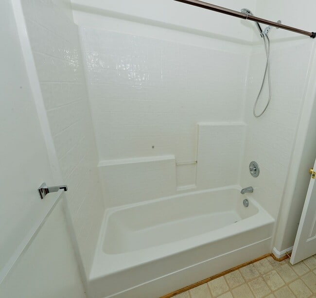 Building Photo - Harbourview Community