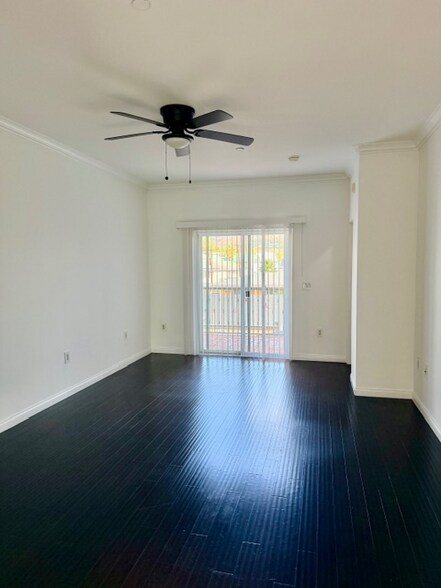 Building Photo - 917 N Sierra Bonita Ave